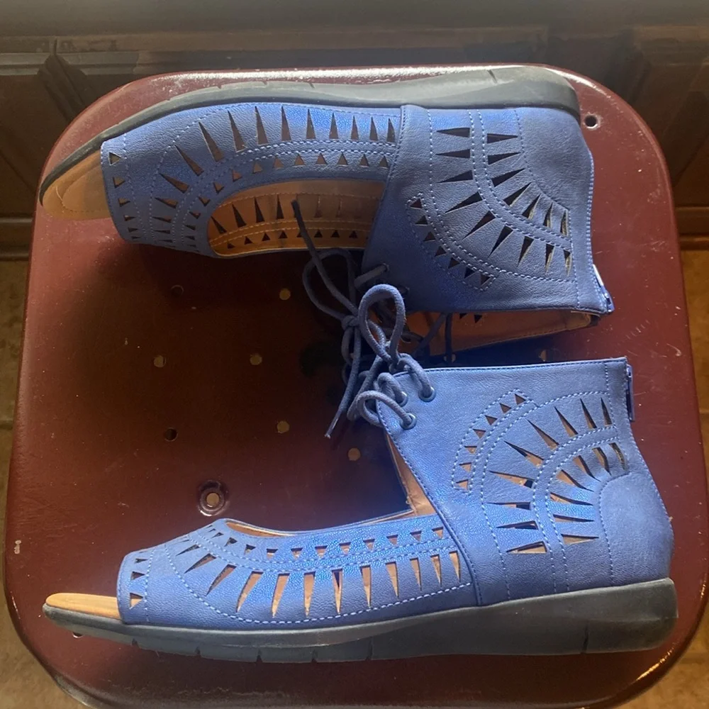 Comfortview. Women's Cutout Sandals - Navy. Size 10 - Picture 8 of 11